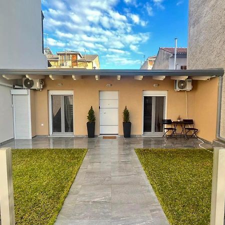 Ria'S Gardenview Apartment Яніна Екстер'єр фото
